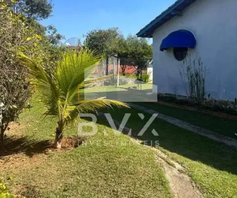 Chácara à venda em araçoiaba da serra-sp, bairro campo do meio: 2 quartos, sala, banheiro, 6 vagas garagem e 180m² de área.quarto e banho nos fundos