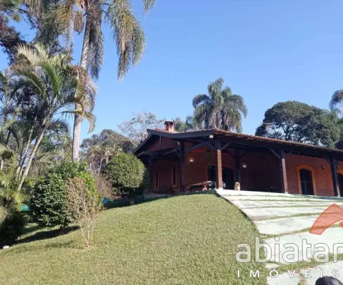 Casa de 700m² com 5 dormitórios ( 2 suítes ) e vaga para 6 carros - embu mirim