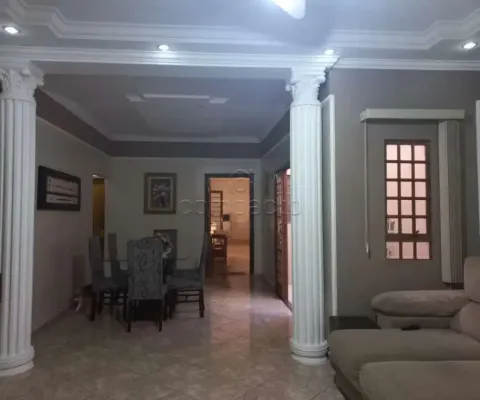Casa com 3 quartos para alugar na Rua Augusto Bortoluzzo, Jardim Urupês, São José do Rio Preto