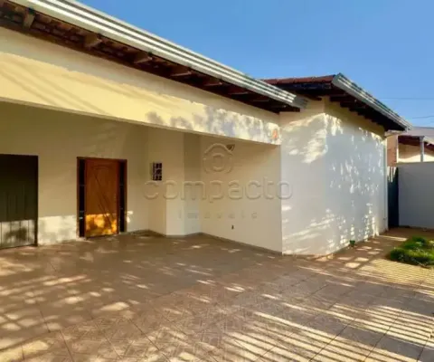 Casa com 3 quartos para alugar na Rua Ararigboia, Jardim Caparroz, São José do Rio Preto