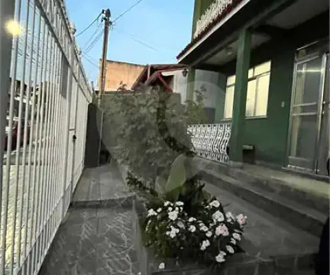 Casa com 4 quartos à venda na Setecentos E Cinqüenta E Quatro, Casa de Pedra, Volta Redonda