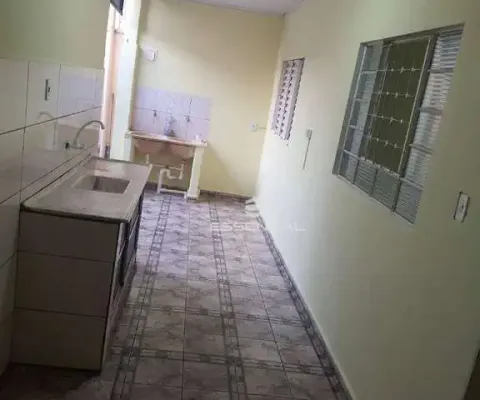 Edícula com 2 dormitórios e garagem para moto para alugar por r$ 980/mês