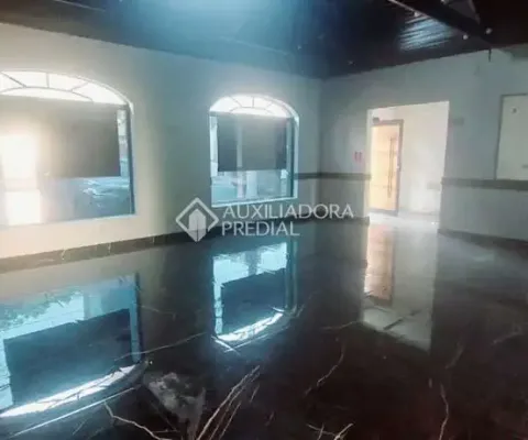 Excelente casa comercial na rua da monções, a 20 metros da rua das figueiras