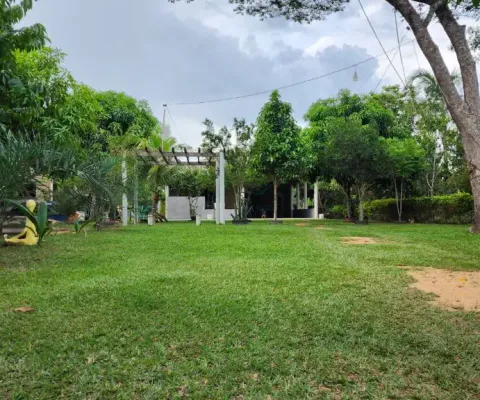 Excelente chácara 3000m2 em condomínio fechado com segurança e área de lazer coletiva.