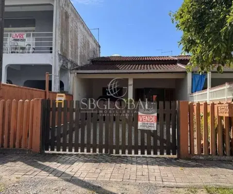 Casa localizada no balneário brasilia a 300 metros da praia em itapoá/sc