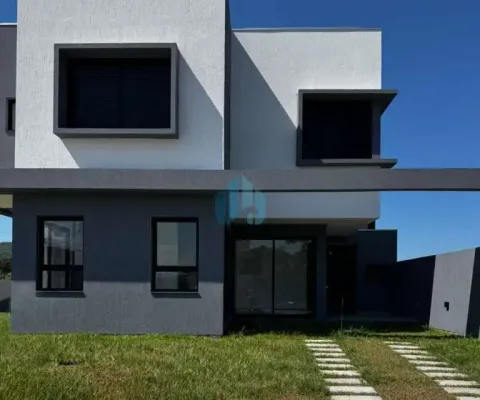 Belos sobrados no loteamento vila do campo, a poucos minutos do centro de garopaba!