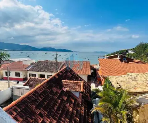 Bela casa no centro de garopaba, a poucos metros da praia central, terraço com vista p/ mar e igreja matriz!