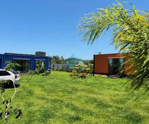 Duas casas containers a 200 m da lagoa da ibiraquera, próximas das praias do rosa, ouvidor e luz!