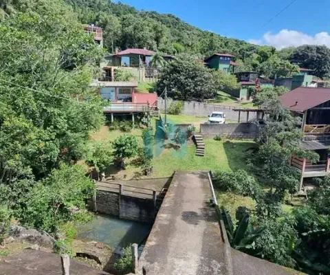 Imóvel localizado a 900 m da praia da gamboa, em garopaba!