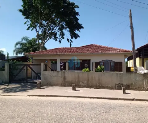 Casa de frente p/ lagoa, bairro ibiraquera, a 4,5 km da praia do rosa!