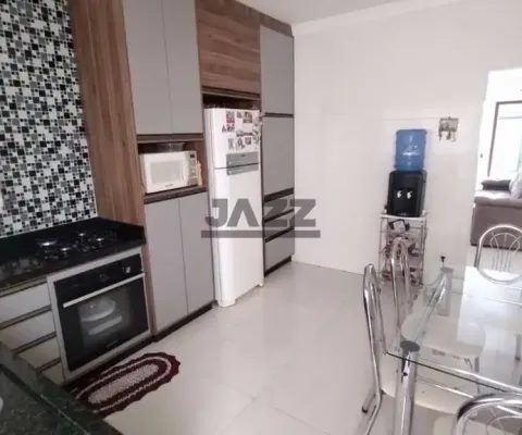 Casa à venda no bairro residencial mario dedini, com 150 m², dois quartos, três banheiros e duas vagas de garagem