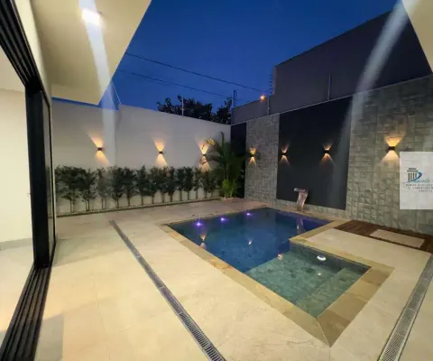 Casa ampla com piscina, cozinha planejada e suíte com closet