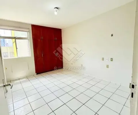 Apartamento espaçoso e bem localizado. 4 quartos com 1 suite
