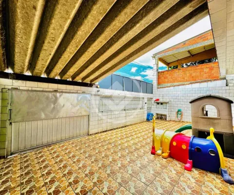 Se você busca uma casa independente, seja para morar ou investir com locação, com quintal na frente, fundos e corredores laterais, espaço excelente para quem tem filhos e pretende criar área de lazer,