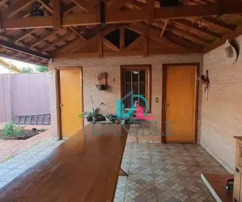 Casa térrea com 3 dormitórios suítes localizada no bairro vila biagioni.
