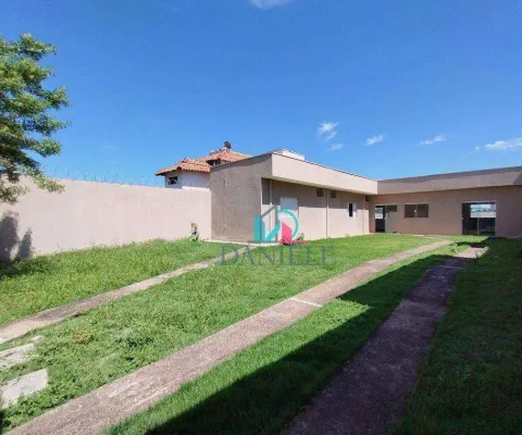 Casa térrea com 2 suítes localizada no bairro morumbi.