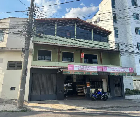 Mais que uma casa: um verdadeiro universo particular pertinho do centro!