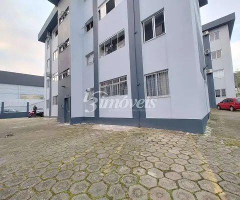 Apartamento reformado, semimobiliado à venda, 3 quartos sendo 1 suíte, 1 vaga, residencial flamboyant, bairro fazenda, itajaí-sc
