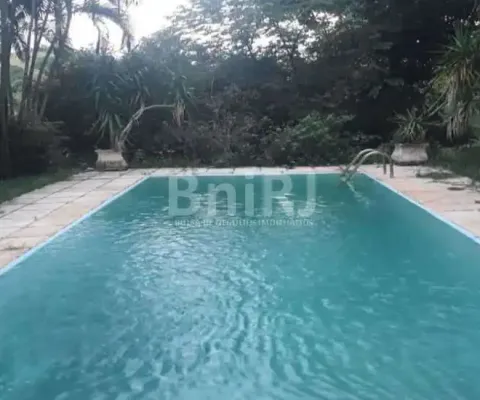 Condado de maricá, maravilhosa casa com 2090m2 de terreno, 232m2 de area construida, 3 quartos, 2 vagas, piscina- maricá -rj