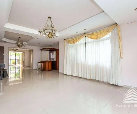 Casa em condomínio no bigorrilho 5 quartos, suíte master com hidromassagem, espaço gourmet, lareira, cozinha integrada e fácil acesso ao comércio.