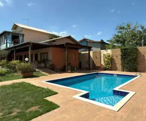Luxuosa casa duplex em manguinhos – 4 suítes, 2 com closet, a apenas 1 quadra do mar