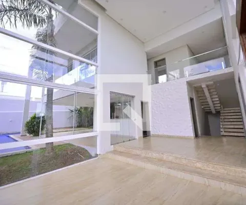 Casa / sobrado em condomínio para aluguel - alphaville araguaia, 3 quartos,  615 m² - goiânia