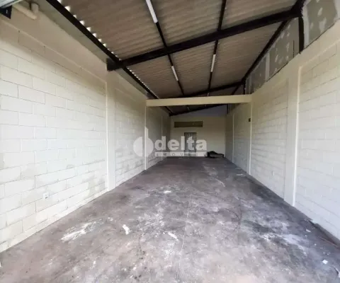 Loja disponível para locação no bairro fruta do conde em uberlândia-mg.
