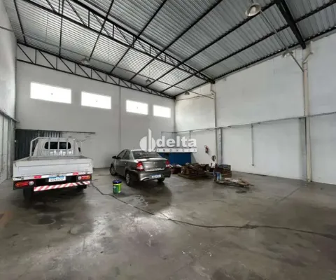 Galpão disponível para locação no bairro pacaembu em uberlândia-mg