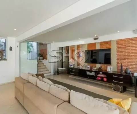 Casa com 3 quartos para alugar na Rua Varginha, 243, Sumaré, São Paulo