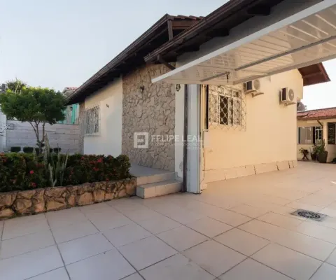 Casa - alto padrão com 03 dormitórios sendo 01 suíte no ipiranga/ são josé, sc