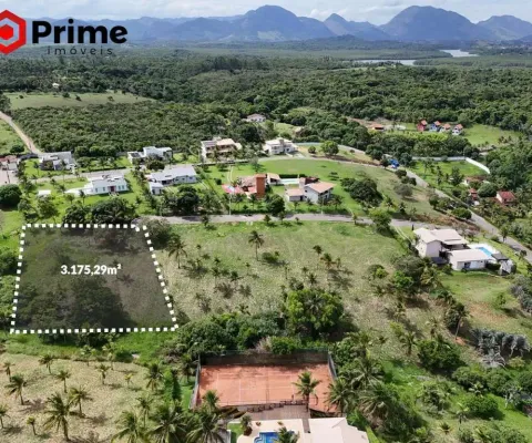 Um luxo! 3.100 m2 de terreno em condomínio fechado rodeado de muita natureza à venda em guarapari/es. condição de pagamento facilitada. confira!
