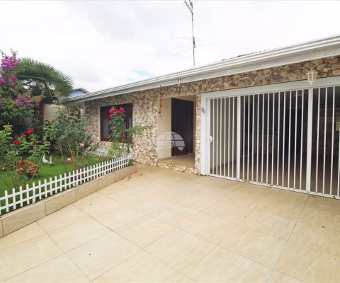 Casa com 3 quartos para alugar na Rua Harold Drummond de Carvalho, 96, Cajuru, Curitiba