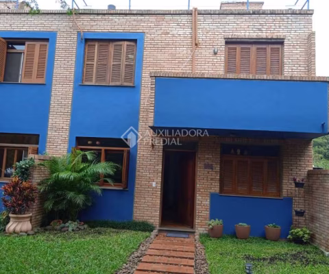 Casa em condomínio fechado com 3 quartos à venda na Rua Amapá, 919, Vila Nova, Porto Alegre