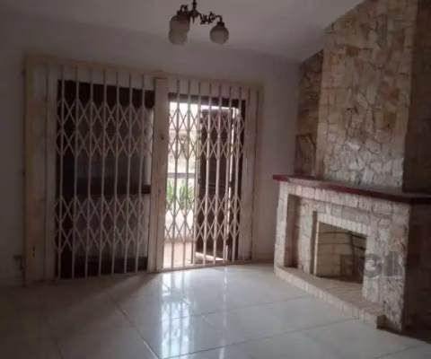 Casa 4 Dormitório(s) Bairro Chácara das Pedras