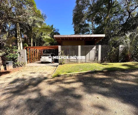 Casa à venda na Praia do Estaleiro  em Balneário  Camboriú