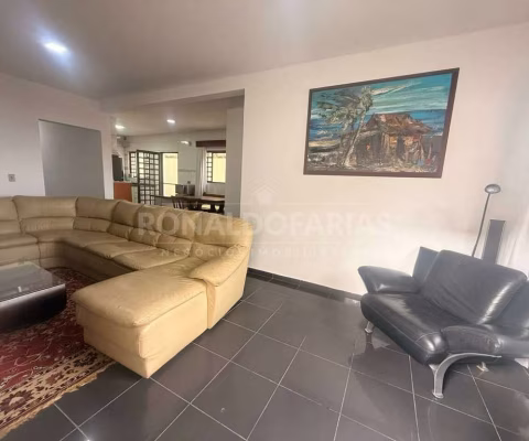 Casa Térrea a Venda em Interlagos com 3 Dormitórios 1 Suíte 4 Vagas de Garagem