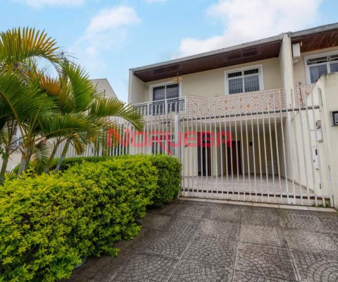 Casa de 3 quartos no Jardim das Américas, Curitiba-PR: 1 suite, sala, vaga de garagem e 134,10 m² de área. Alugue já!