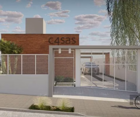 Excelente casa térrea em condomínio com 4 casas. Dois dormitórios, sendo um suíte, com living estendido, conceito aberto e espaço para home office. &lt;BR&gt;Ótimo padrão construtivo e entrega em 2024