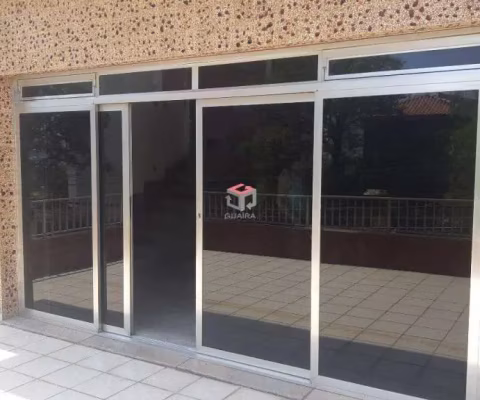 Casa de 236m² localizada no Jd. do Mar e, SBC - SP