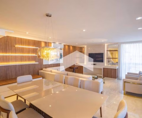 Cobertura com 247 m², 3 quartos sendo 3 suítes para alugar no bairro Água Verde.