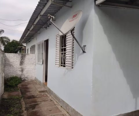 Casa de 1 dormitório, sala, cozinha e banheiro, com pátio e aquecedor a gás para o chuveiro, ambiente tranquilo e familiar.&lt;BR&gt;&lt;BR&gt;Agende sua visita!&lt;BR&gt;O valor anunciado é válido pa