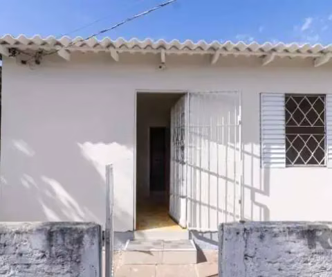 CASA 2 DORMITÓRIO | MEDIANEIRA&lt;BR&gt;&lt;BR&gt;Casa em local calmo e familiar, com 2 dormitórios, sala, cozinha, banheiro e área de serviço com pequeno pátio.&lt;BR&gt;&lt;BR&gt;*** Não aceita pet&