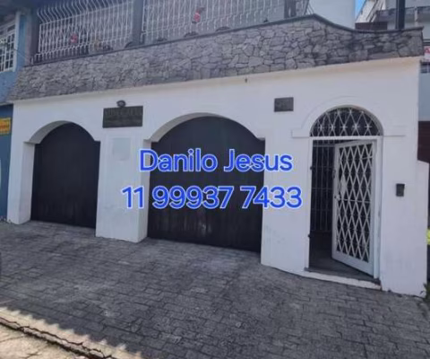 Sobrado 3 dormitórios sendo uma suíte, 2 vagas de garagem. FL51