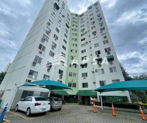 APARTAMENTO, 02 QUARTOS, NO CONDOMÍNIO VILLAGE SOL E MAR - JACAREPAGUÁ. COM 48M², O IMÓVEL, MOBILIAD
