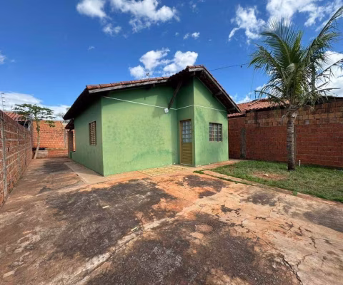Excelente imóvel com terreno amplo em condomínio