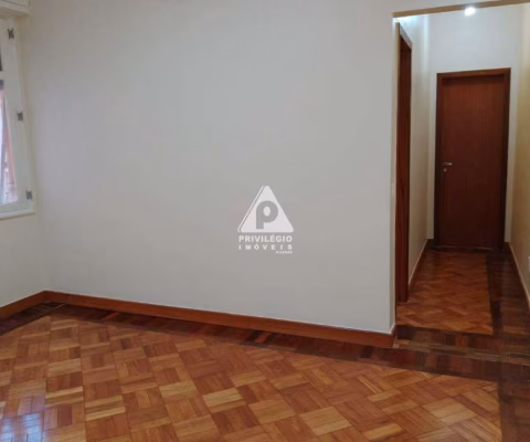 Apartamento 2 quartos totalmente reformado Centro.