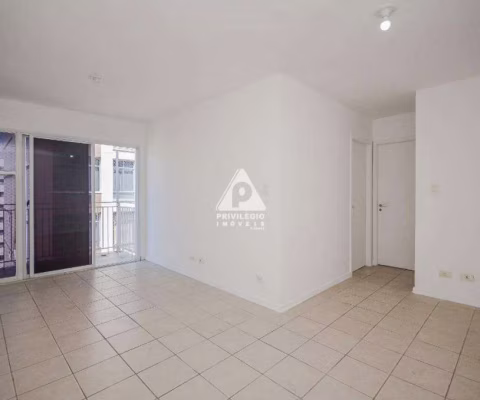 Apartamento sala com varanda 2 quartos 1 vaga Centro.