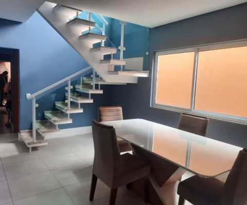 SOBRADO A VENDA 168 M² | 3 DORMITÓRIOS SENDO 1 SUÍTE | 2 VAGAS PARA AUTOMÓVEL E ÁREA GOURMET
