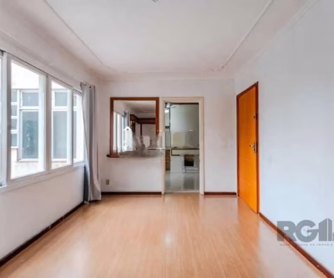 Apartamento com 94,10 m² de área privativa e 132m² de área total, 03 dormitórios com móveis sob medida, sendo 1com suíte, banheiro social, living de dois ambientes, ampla cozinha com móveis sob medida