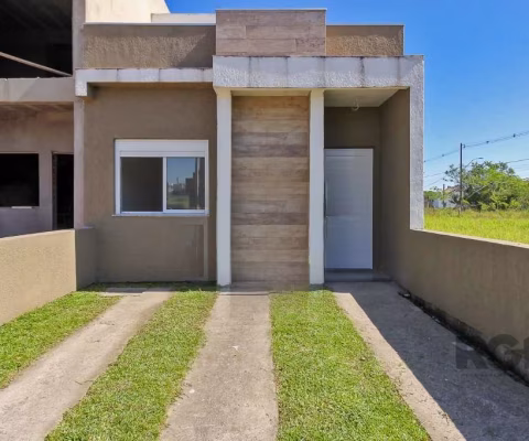 Casa Térrea com pátio na zona sul!&lt;BR&gt;&lt;BR&gt;Excelente casa , com sala de estar/jantar,  02 dormitórios, banheiro, cozinha com churrasqueira interna, lavanderia, pátio frente e fundos com vag